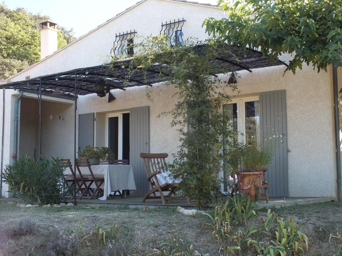 Rousset-les-Vignes Une Ronce Sous Le Figuier מראה חיצוני תמונה