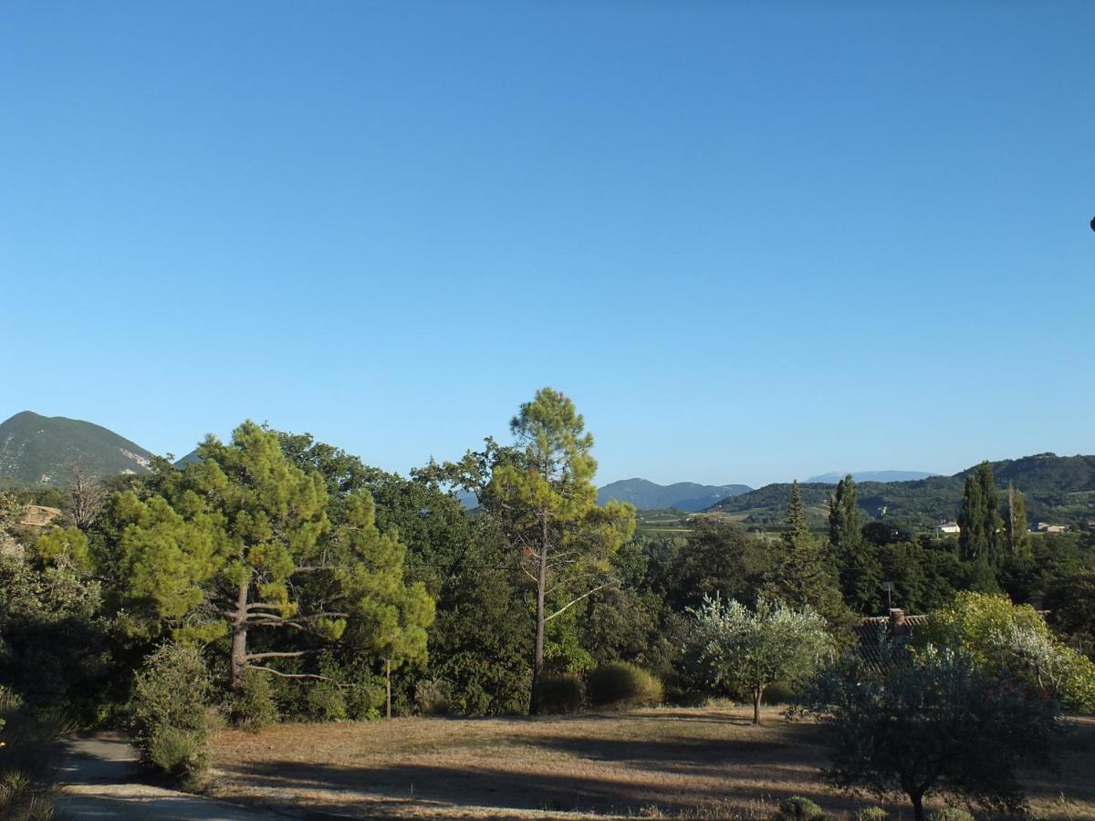 Rousset-les-Vignes Une Ronce Sous Le Figuier מראה חיצוני תמונה